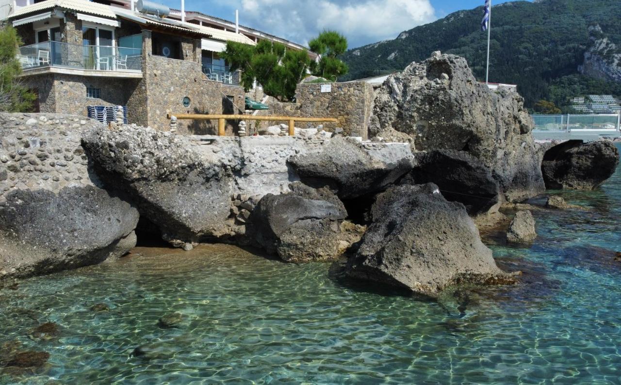 Сasa de vacaciones Black Rocks Family, Luxury Seafront Maisonette